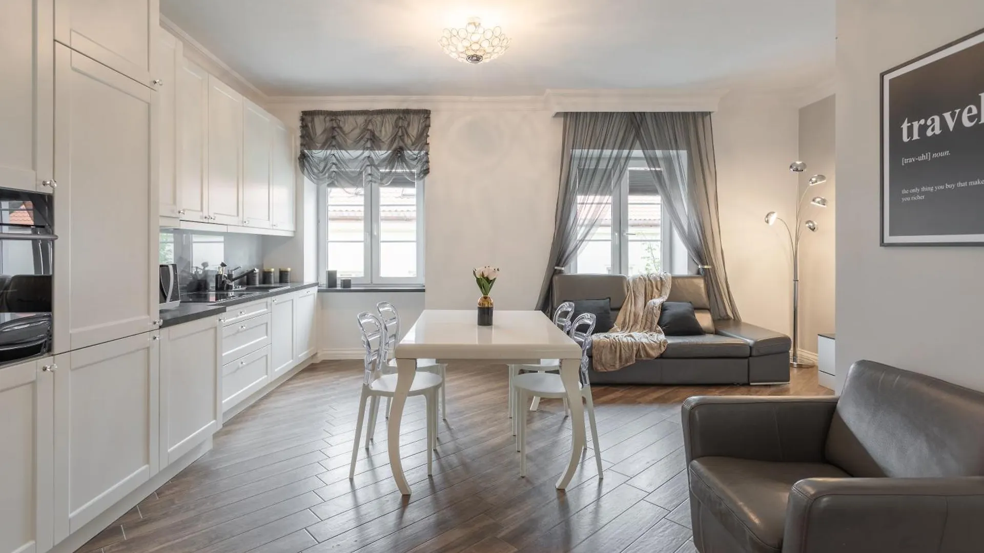 Central Warsaw Apartment - Great Location-Old Town - Podwale 波兰